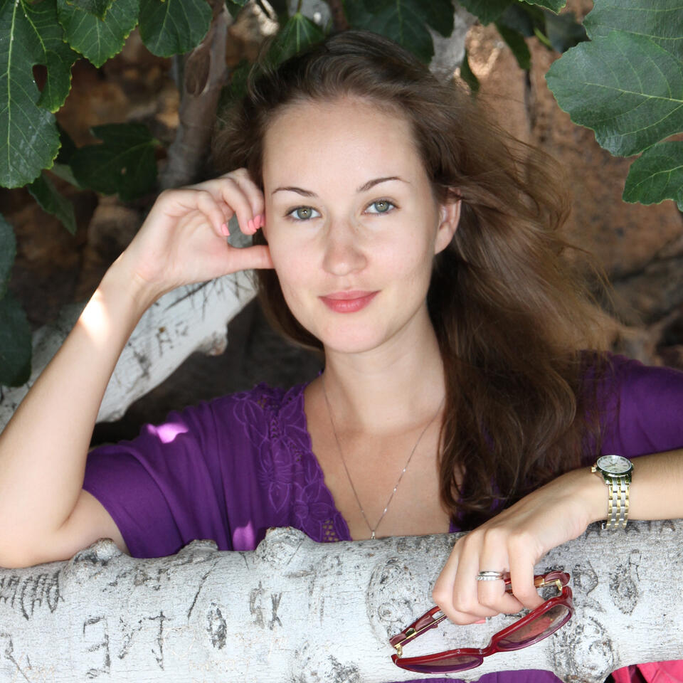 Polina Guseva - Multilingual Executive Catalyst & Cross-Cultural Specialist: Bridging Cultures and Elevating Experiences in Barcelona. From Executive Support to Real Estate Consulting and Fashion Design.